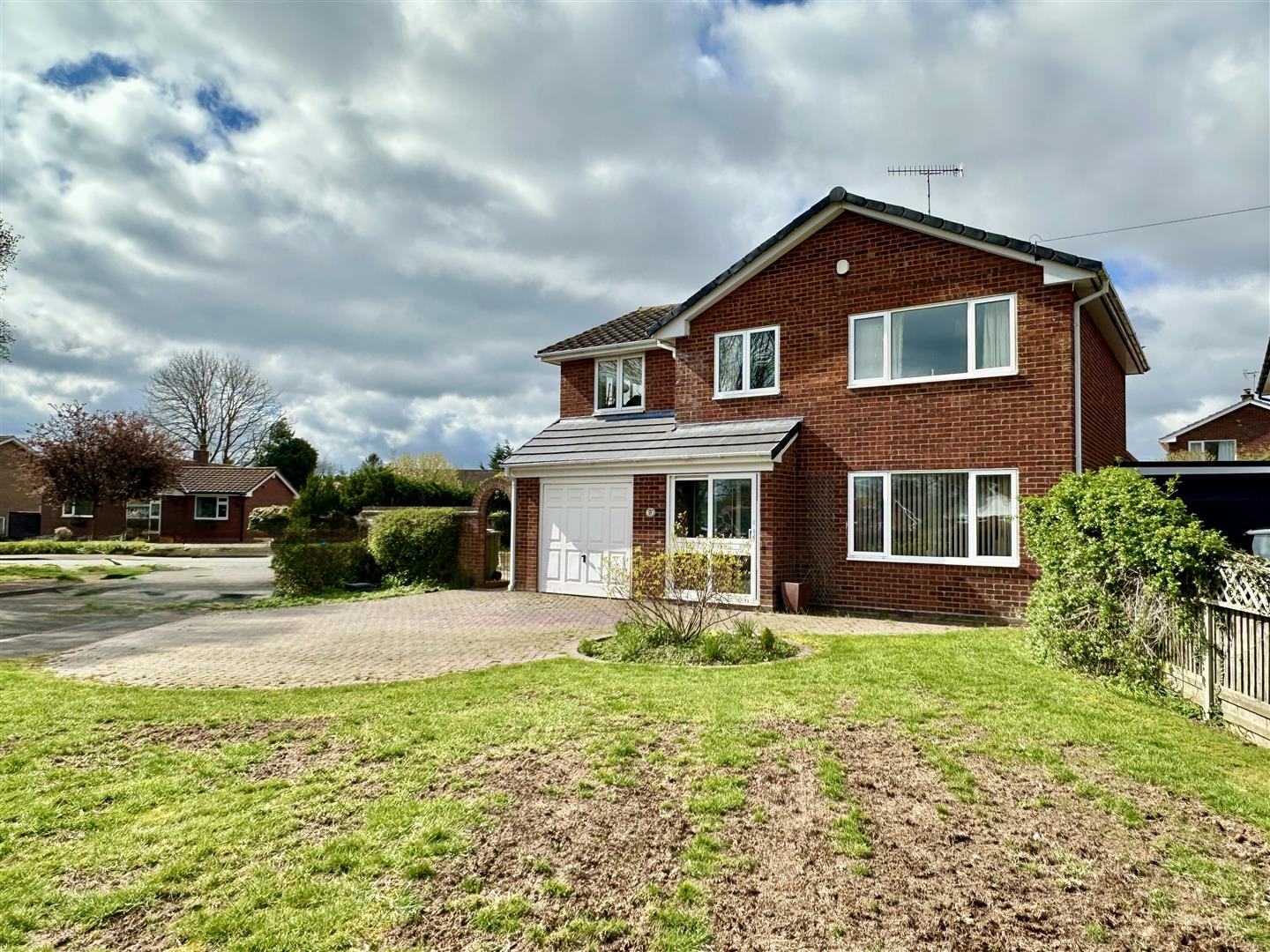 Cherry Tree Crescent, Salford Priors, WR11 8XF